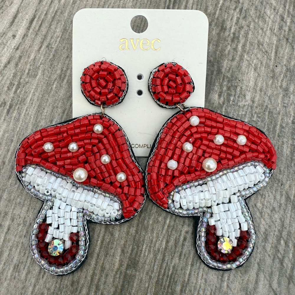 NWT! Red and White Mushroom Beaded Earrings Lightweight Quality